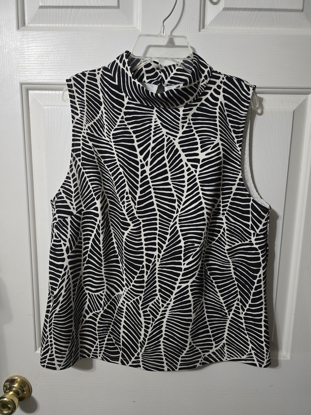 MELLODAY Black & White Sleeveless Mock Neck Patterned Tank